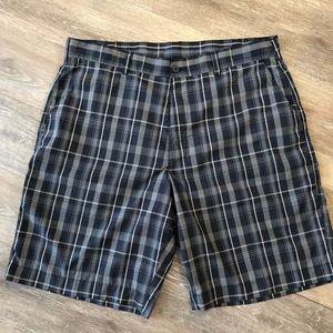 Champion Tour Mens Flat Front Navy Blue And White  Plaid Golf Shorts Size 36 EUC